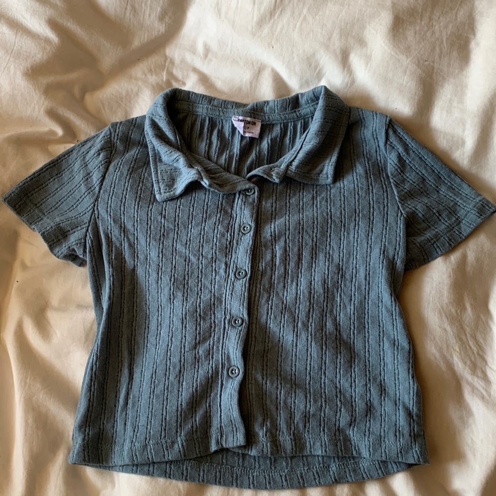 Adorable Cropped button up collared shirt